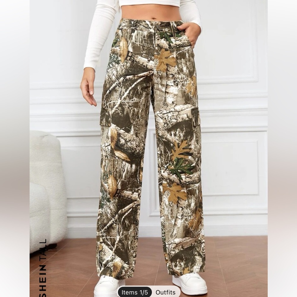 Tall leaves print wide leg Cargo Jeans *Brand New*